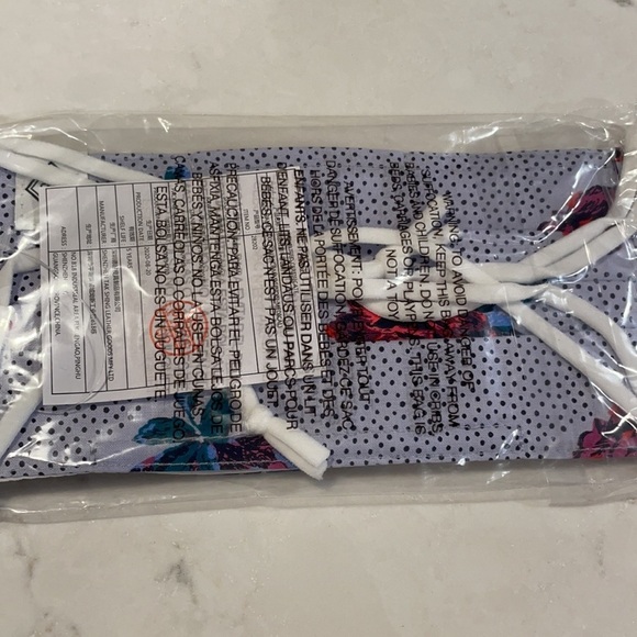 Vera Bradley‎ Pleated Mask 2 Pack
Signature Cotton - Picture 6 of 6